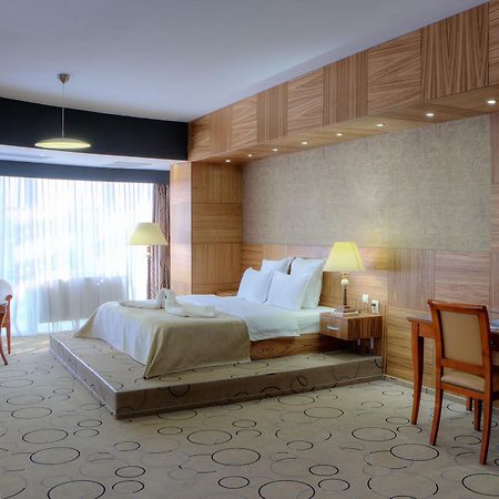 Hotel Oltenia Крайова Экстерьер фото
