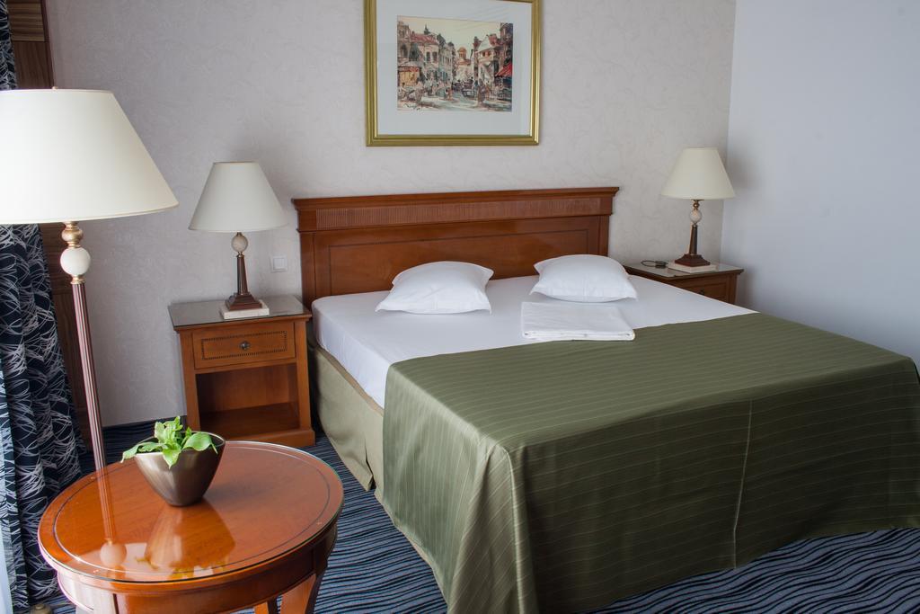 Hotel Oltenia Крайова Экстерьер фото