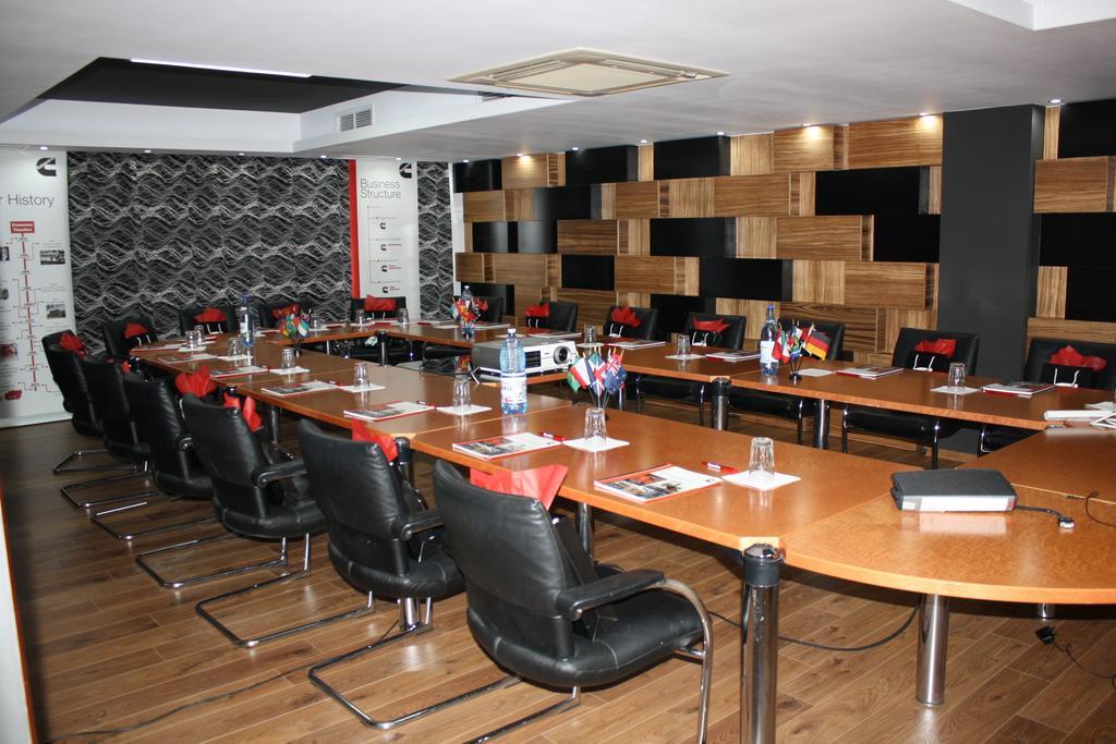 Hotel Oltenia Крайова Экстерьер фото