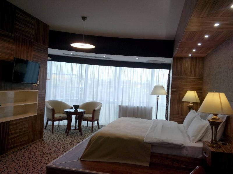 Hotel Oltenia Крайова Экстерьер фото