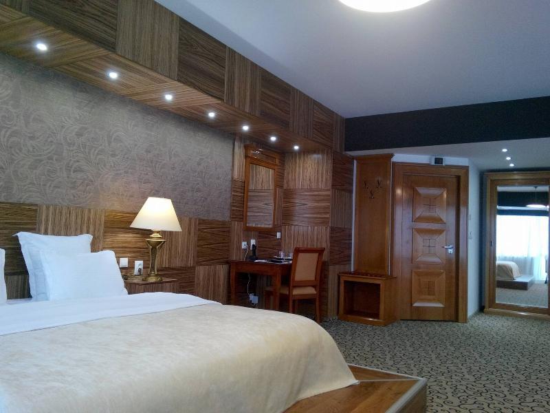 Hotel Oltenia Крайова Экстерьер фото