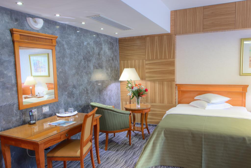 Hotel Oltenia Крайова Экстерьер фото