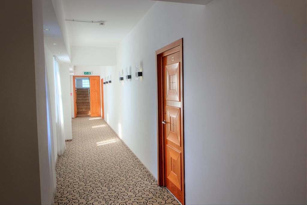 Hotel Oltenia Крайова Экстерьер фото