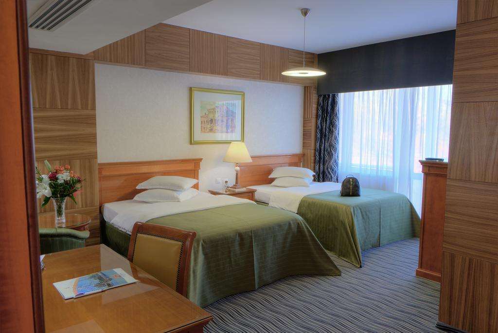 Hotel Oltenia Крайова Экстерьер фото